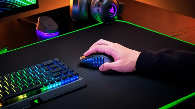 Razer Naga Pro V2 - Chú chuột dành cho game MMO
