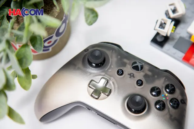 45666_tay_game_khong_day_xbox_one_s___phantom_black_004.JPG 7