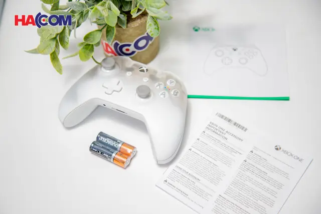 47805_tay_game_khong_day_xbox_one_s_phantom_white_002.JPG 5