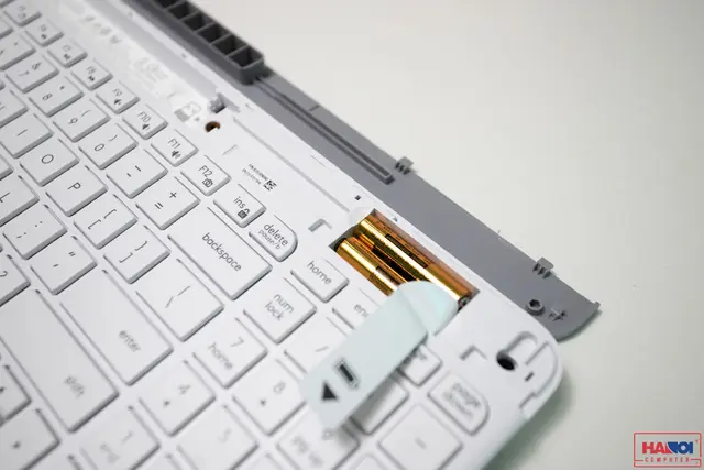 64337_bo_ban_phim_chuot_khong_day_logitech_mk470_trang_usb_05.JPG 9