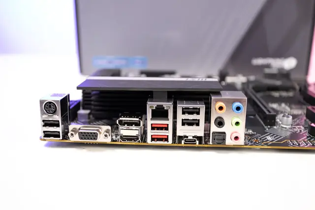 64400_mainboard_msi_pro_b660_a_ddr4__4_.JPG 8