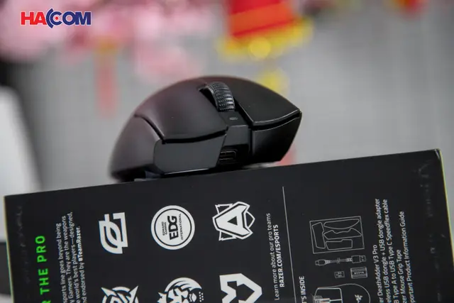 67663_chuot_game_khong_day_razer_deathadder_v3_pro_ergonomic_usb_rgb_rz01_04630100_r3a1_008.JPG 12