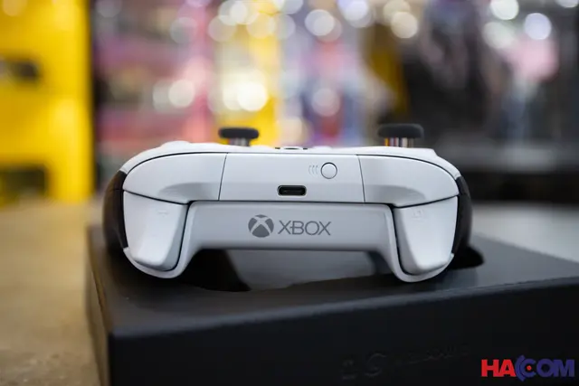 68040_tay_cam_choi_game_khong_day_microsoft_xbox_one_elite_series_2_core_mau_trang_005.JPG 8