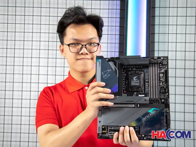 68449_mainboard_gigabyte_z790_aorus_master_x.JPG 13