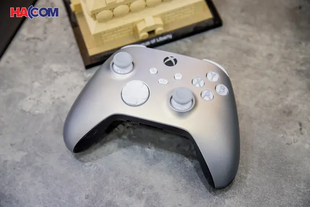 69302_tay_cam_choi_game_khong_day_xbox_one_series_x_luna_shift_004.JPG 7