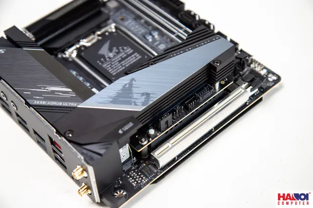 61209_mainboard_gigabyte_z690i_ultra_intel_z690_socket_1700_atx_4_khe_ram_ddr4_13.JPG 12