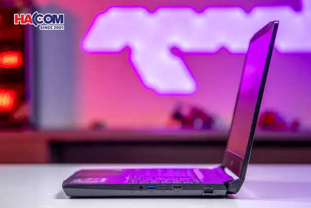 70977_laptop_msi_gaming_katana_15_b13vfk_676vn_06.JPG 11