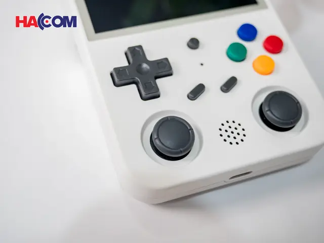 72123_may_choi_game_cam_tay_anbernic_rg353v_mau_trang_007.JPG 10