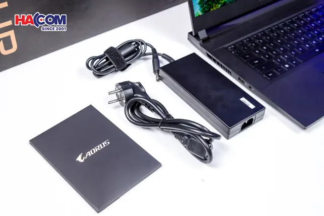 72995_laptop_gigabyte_gaming_aorus_15_9mf_e2vn583sh_04.JPG 10