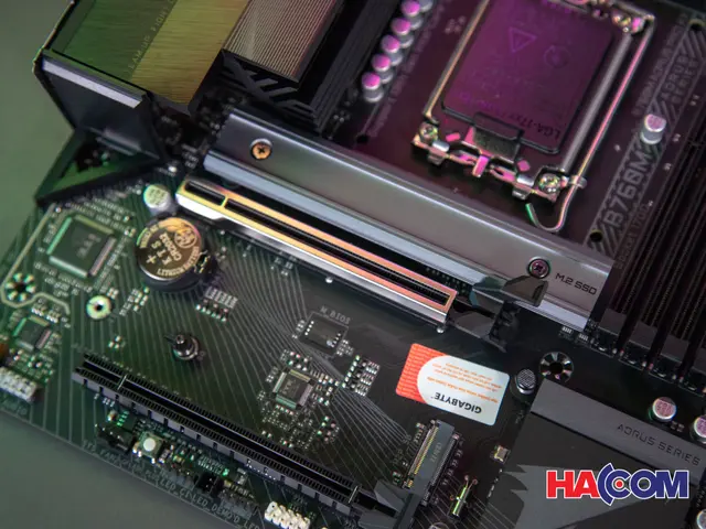84119_mainboard_gigabyte_b760m_aorus_pro_ax_ddr5_at__4_.JPG 9