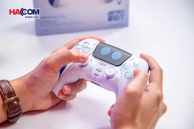85881_tay_cam_choi_game_sony_ps5_dualsense_astro_bot_limited_edition_004.JPG 9