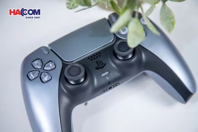 80677_tay_cam_choi_game_sony_ps5_dualsense_sterling_silver_011.JPG 14