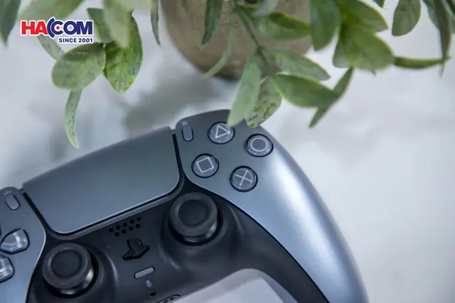 80677_tay_cam_choi_game_sony_ps5_dualsense_sterling_silver_05.JPG 8