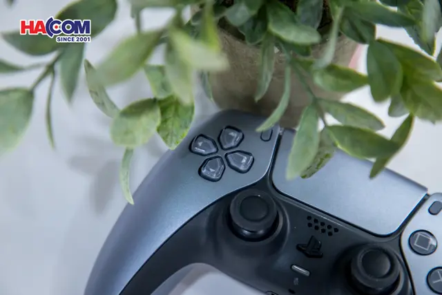 80678_tay_cam_choi_game_sony_ps5_dualsense_sterling_silver_06.JPG 9
