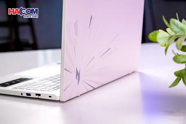 90816_laptop_acer_gaming_nitro_lite_nl16_71g_71uj_nh_d59sv_002_05.JPG 16