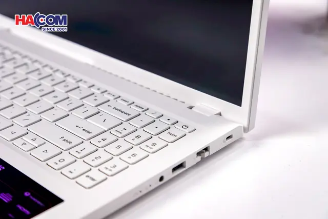 90816_laptop_acer_gaming_nitro_lite_nl16_71g_71uj_nh_d59sv_002_08.JPG 18
