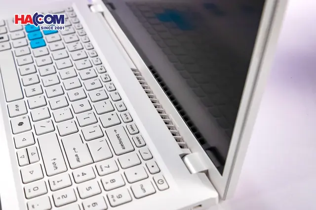 90816_laptop_acer_gaming_nitro_lite_nl16_71g_71uj_nh_d59sv_002_016.JPG 24