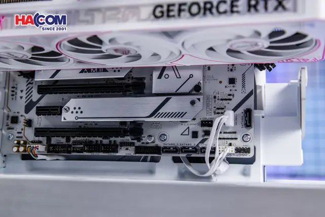 91079_pc_hacom_platinum_010_intel_i7_14700f_vga_rtx_5070_artic_09.JPG 9
