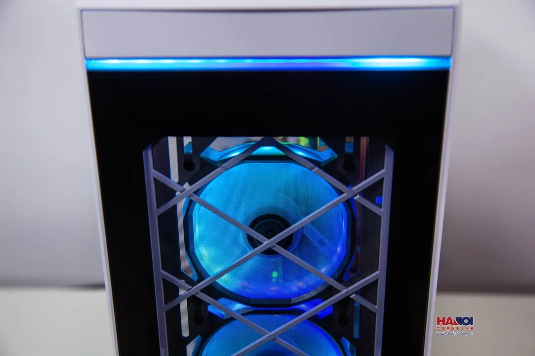 45129_modding_pc_lianli_pc_a550w_ht_35_luxury_royal_fire_4.jpg 3