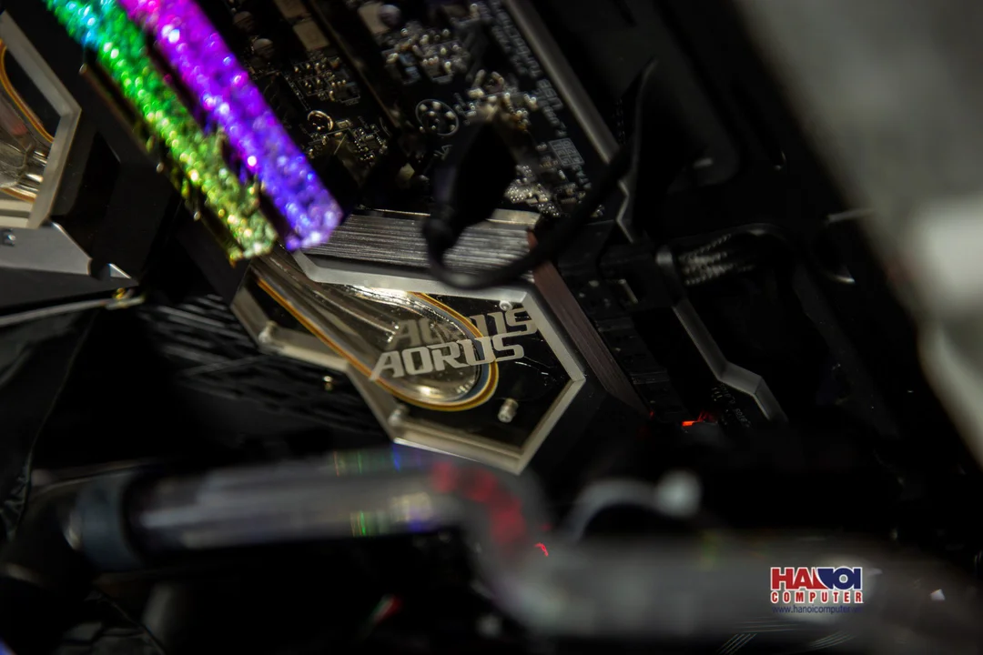 45787_modding_pc_coolermaster_c700m_ht_41_abyssal_crystal_3.jpg 2