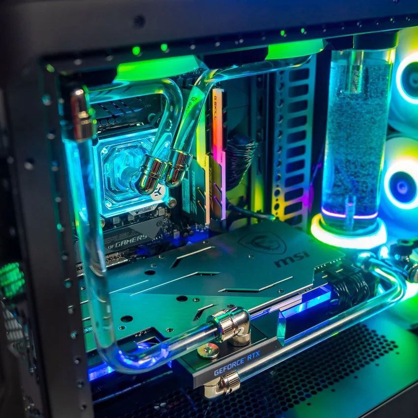 51613_coolermaster_c700p_black_watercooling_5.jpg 3