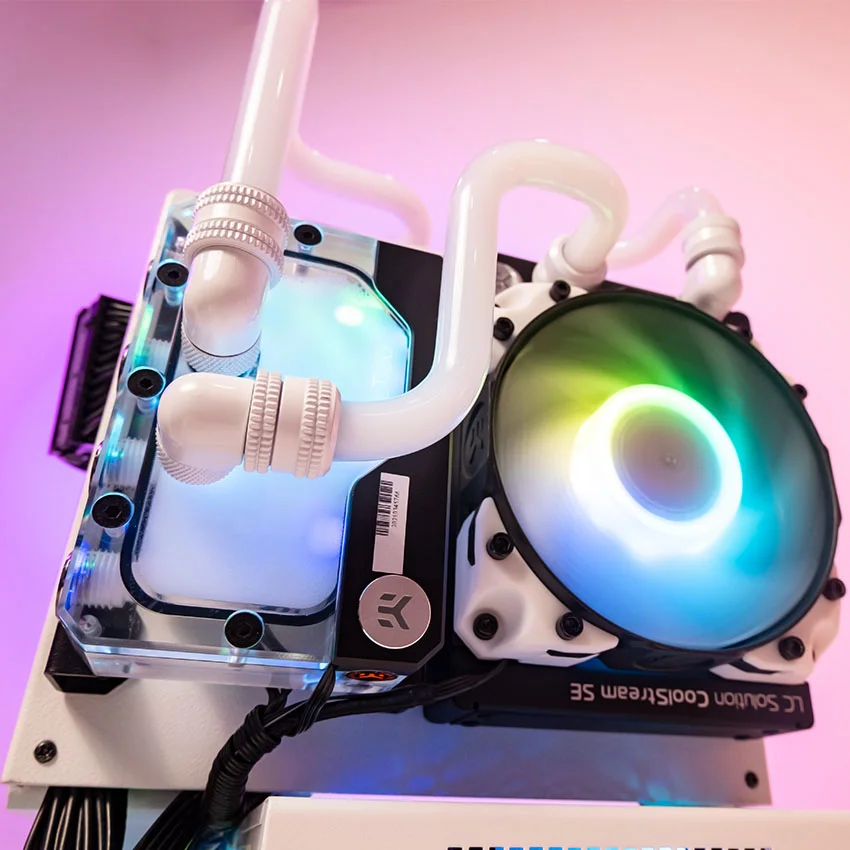 64293_ekwb_custom_watercooling_1__3_.jpg 3