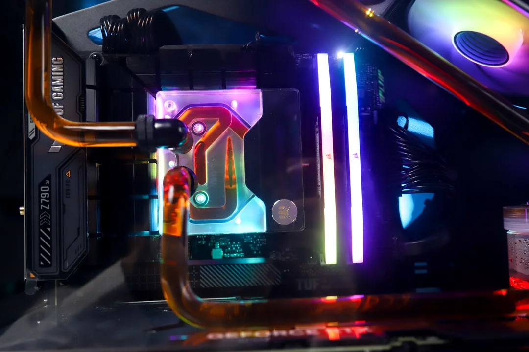 83037_hacom_apollo_i14_i7_14700k_z790_32g_ram_rtx_4070ti_super_1000wx__2_.jpg 3