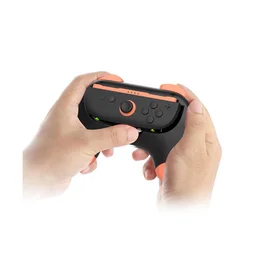 91797_tay_cam_joy_con_grip_cho_switch_2_mau_den_dobe_tns_3162_0003_layer_3.jpg 1